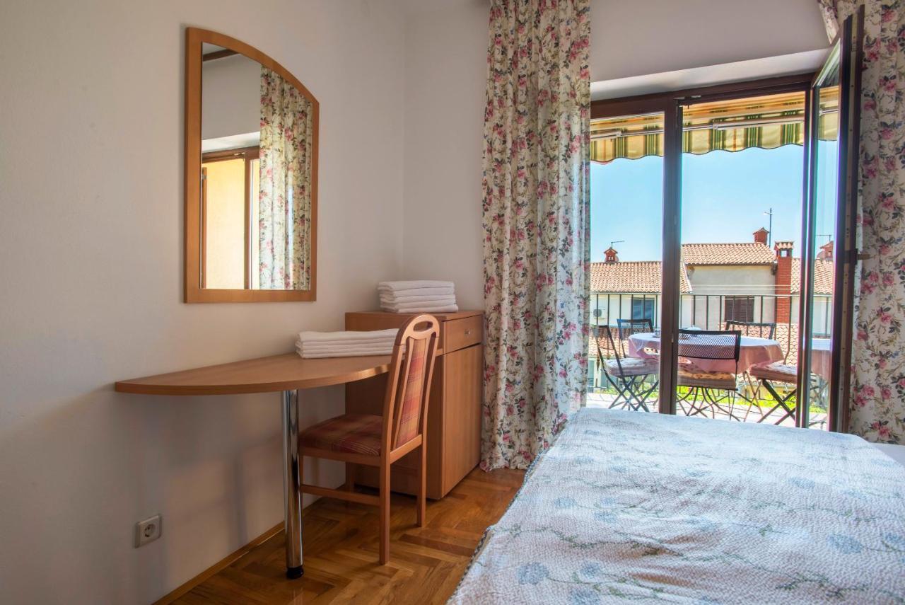 Apartment Sandra Pula Exterior photo